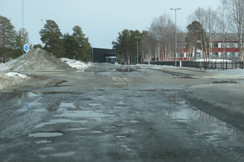 Skuvllauodda i Karasjok er et av "bombefeltene" som får ny asfalt i sommer.
 Foto: STEIN TORGER SVALA