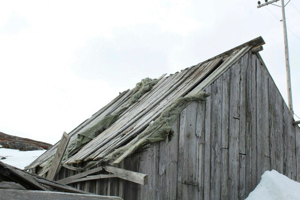 Ta­ke­ne har fått hard med­fart gjen­nom man­ge vin­ter­stor­mer.
 Foto: Randi Irene Losoa
