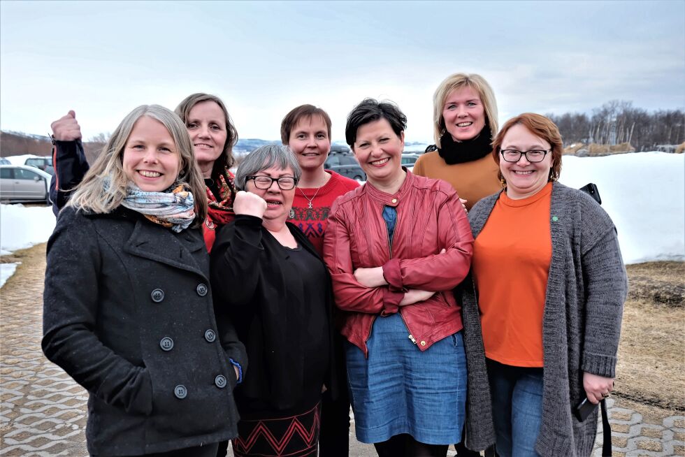 Her er «For Finnmark» sin «girlpower». Fra venstre Kirsti Bergstø, Astrid Kjølås, Magnhild Mathisen, Nancy Porsanger Anti, Helga Pedersen, Toril Olsen og Viktoria Nilsen.
 Foto: Bjørn Hildonen