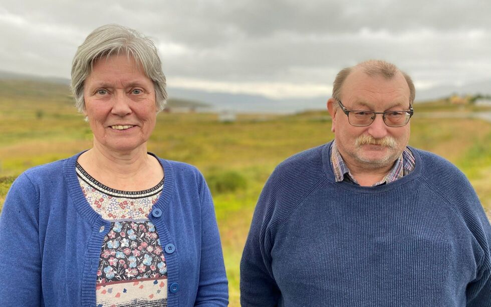 Liv Brith Ingilæ og Bjørn Pedersen er naboer i Klubbukt, og bor på motsatt side av Repparfjorden som den planlagte kobbergruva Nussir. De savner en mer nyansert debatt, og at også fordelene med gruvedrift kommer frem.
 Foto: Irene Andersen