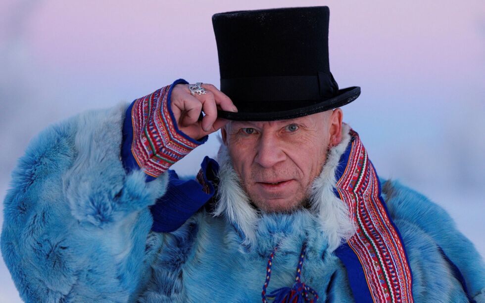 John Steinar Baal er tilbake. Han skal joike «Virtni borgačalbmi» i årets Sámi Grand Prix. Første gang han var med, så glemte han joikemelodien, og stakk av fra scenen.
 Foto: Dánil Røkke/Sámi musihkkafestivála