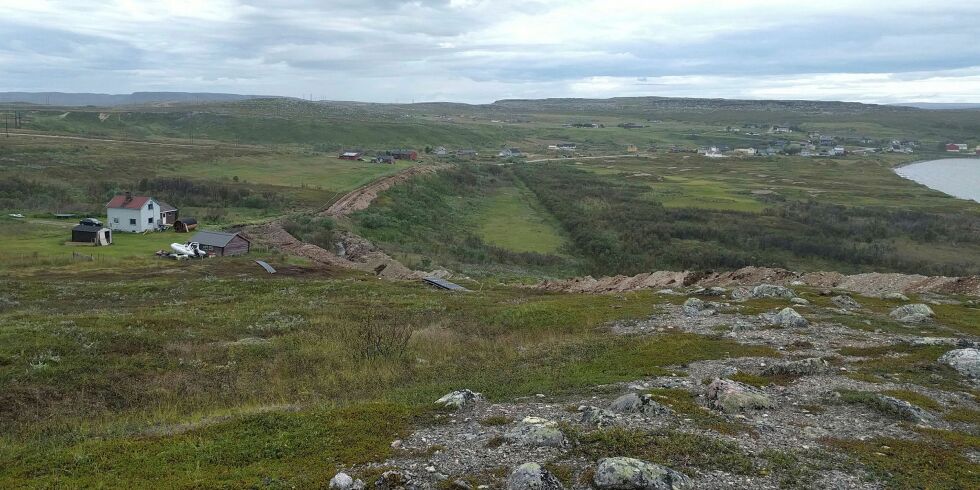 Det er grav­ing­en av den­ne grøfta ved Kar­le­botn som er bak­grunn­en for fore­leg­get.
FOTO: TOR­BJØRN IT­TE­LIN