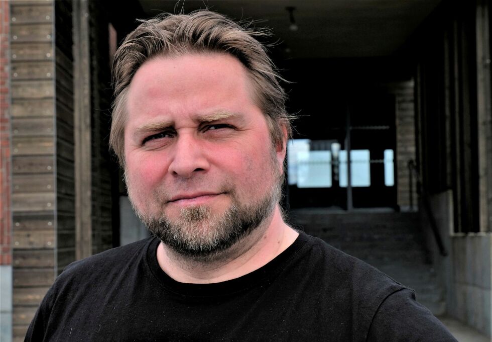 Festivalsjef for Kvenfestivalen, Raymond Olufsen, håper mange stiller opp på helgas tangokurs i museumslokalene i Grensen i Vadsø.
Foto: Bjørn Hildonen