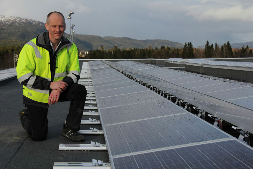 Thor Christian Tuv nådde ny rekordomsetning på vel 169 millioner kroner for sitt selskap Solenergi Fusen AS i fjor.
 Foto: Privat