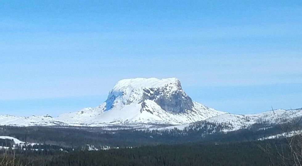 Hatten, Aarpjie, det berømte fjellet i Hattfjelldal.
 Foto: Torstein Simonsen
