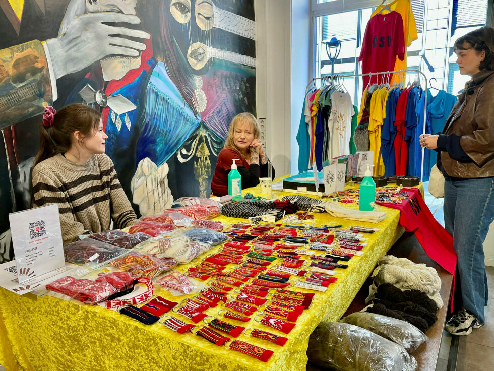 Oslo Sámiid Duodji deltok på vårmarkedet. De solgte kvalitetshåndarbeid som vevde belter, kommagbånd, luebånd, strikkede votter, små suvenirer og nøkkelringer.
 Foto: Hannah Persen