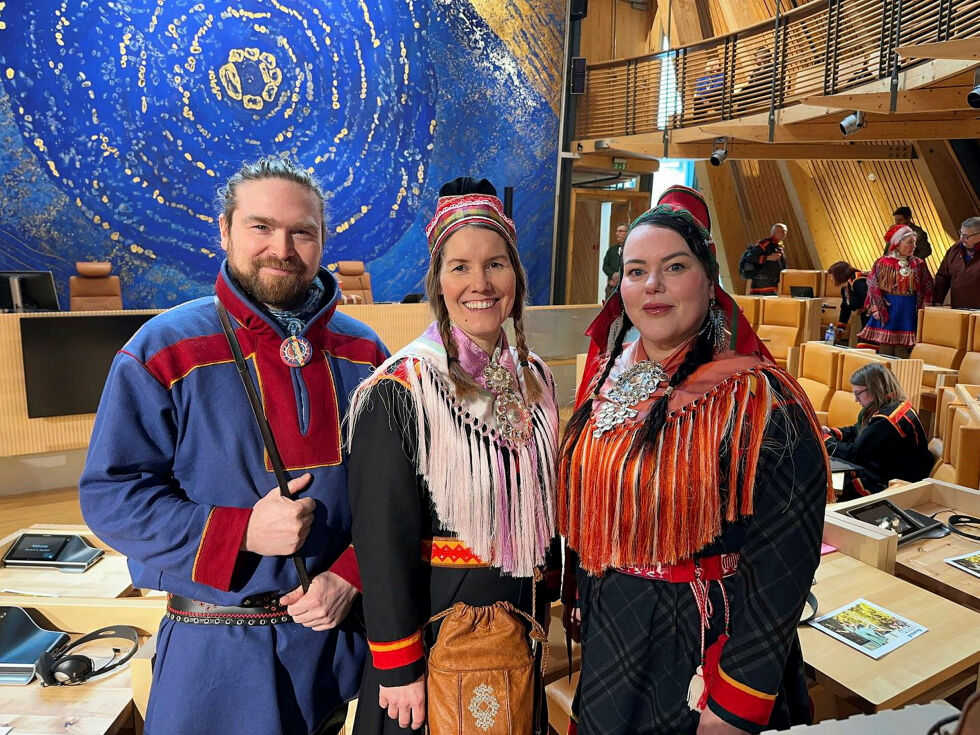 Ledelse i parlament, parti og «regjering» ligger an til å fortsette uendret. Parlamentarisk leder og NSR-nestleder Beaska Niillas, NSR-leder Beatrice Fløystad og sametingspresident Silje Karine Muotka.
 Foto: Presse