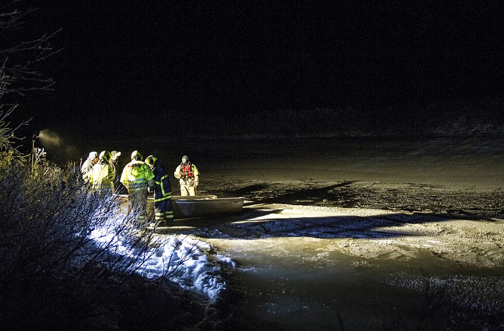 Mannen ble funnet omkommet i en råk i Kautokeinoelva, like før midnatt.
 Foto: Johan Mathis Gaup