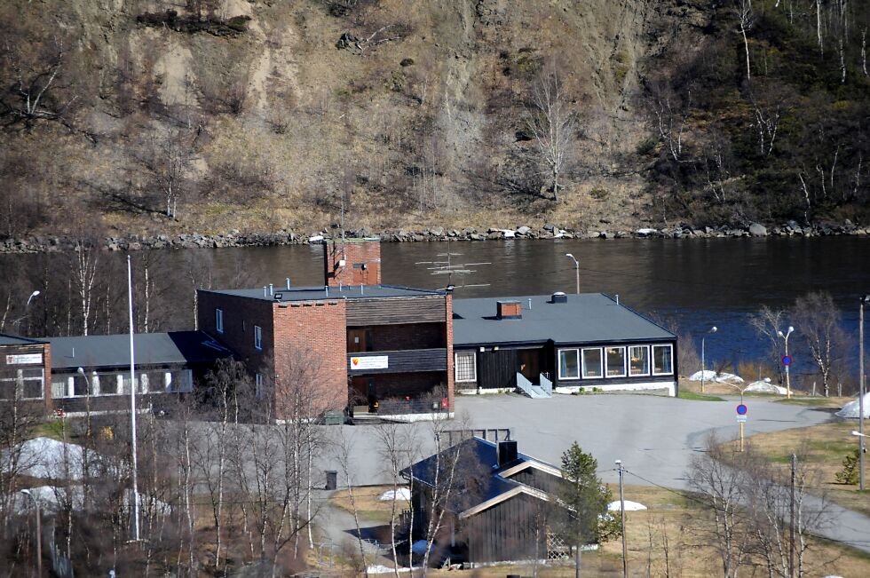 Neidenelvens fiskefellesskap kan bli en mulig eier av den nedlagte Fossheim skole og internat.
 Foto: Halllgeir Henriksen