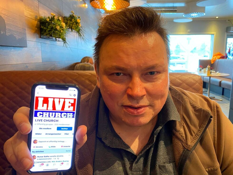 Ru­nar Bal­to dri­ver Live Church – Sáp­mi evan­ge­lis­te­ne sam­men med Nils Anders Bu­eng.
 Foto: Elin Wersland