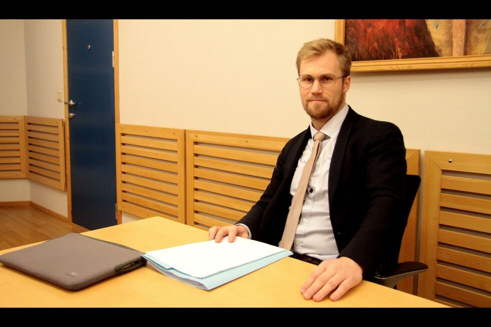 Marius Ihlebæk (bildet) forsvarer den drapssiktede mannen i 30-åra. Her er han avbildet i Alta tingrett under torsdagens fengslingsmøte.
 Foto: Reiulf Grønnevik, Altaposten