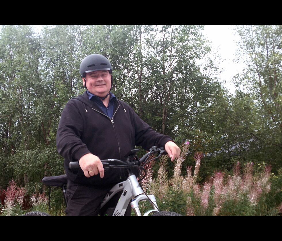 Ordfører Svein Atle Somby tråkker i vei i forsøket på å få Karasjok kommune på rett kjøl, og tror man klarer det med de rette rådgivere i sving.
 Foto: Stein Torger Svala