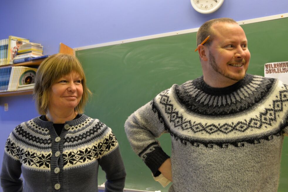 Virksomhetsleder Tove Amundsen og elevbedriftsprosjektets leder Raimond Akselsen har registrert umiddelbar positiv effekt av undervisningsmetoder der elevene kombinerer teori med praktisk arbeid.
 Foto: Sonja E. Andersen