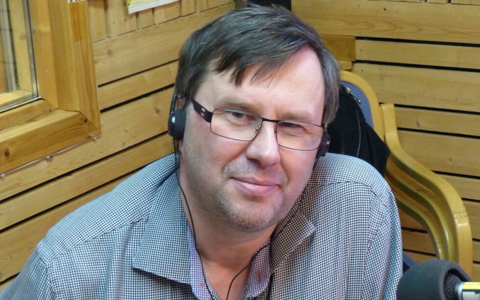 Kringkastingssjæf Raymond Elde i Radio Nordkapp vil nå starte sendinger i Nordre Varanger.