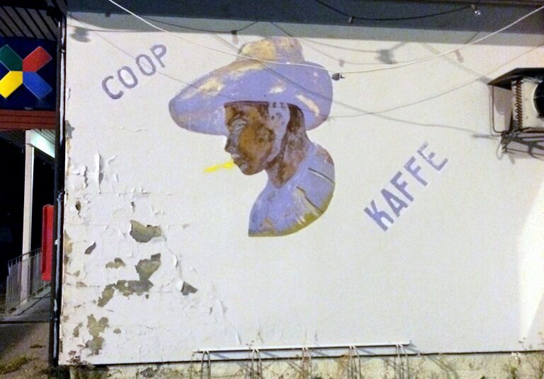 Håper det går an å bevare kaféveggen med den gamle kaffereklamen.
 Foto: Else M Sarre