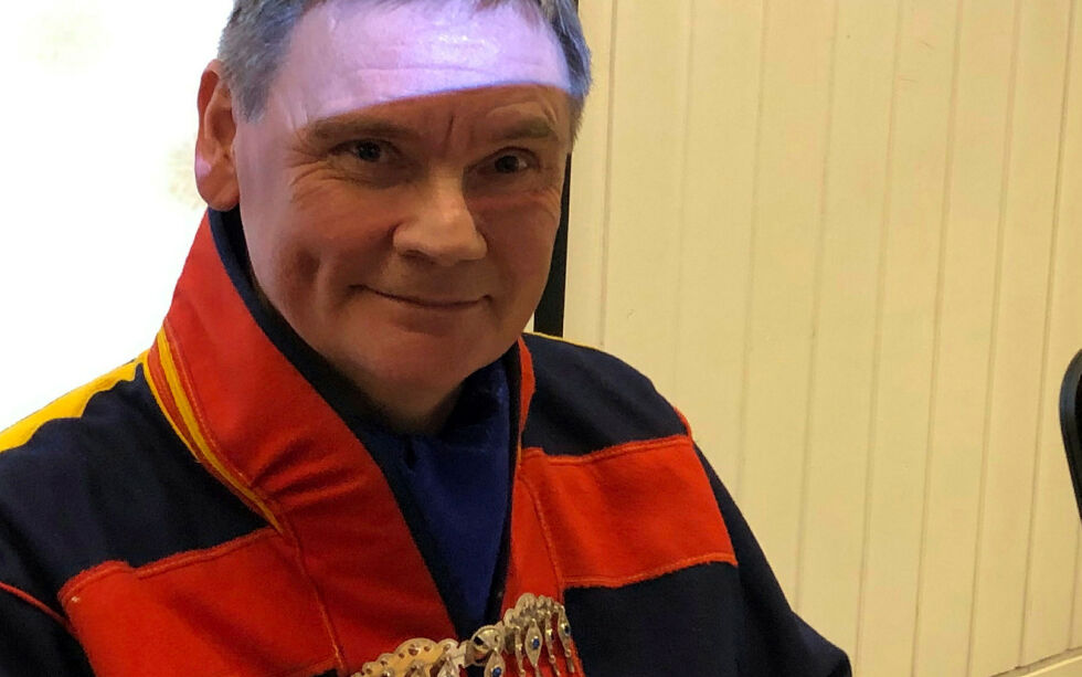 Når medlemsmøtet i Karasjok Arbeiderparti enstemmig går inn for å etablere et e-sportssenter, så går ordfører Svein Atle Somby entusiastisk inn for ideen selv om det for hans generasjon er litt uklart hva dette dypest sett dreier seg om.
 Foto: Stein Torger Svala