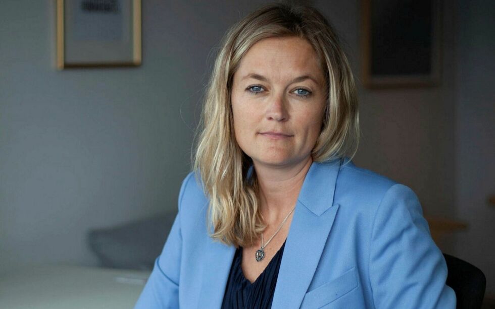 NIMs direk­tør Adele Mathe­son inviterer til presentasjon av rapporten om norske holdninger til samer og nasjonale minoriteter.
 Foto: NIM