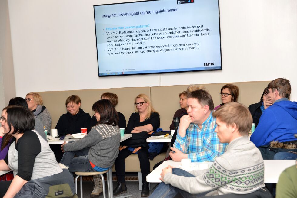 Omgitt av mange reinmerkeeiere blant sjefer og journalister i NRK Sápmi, kvier andre journalister seg for å ta opp kontroversielle saker som omhandler reindrifta. Det fremkom under NRK Sápmis etikkseminar for samiske journalister.
 Foto: Skjalg Jensen