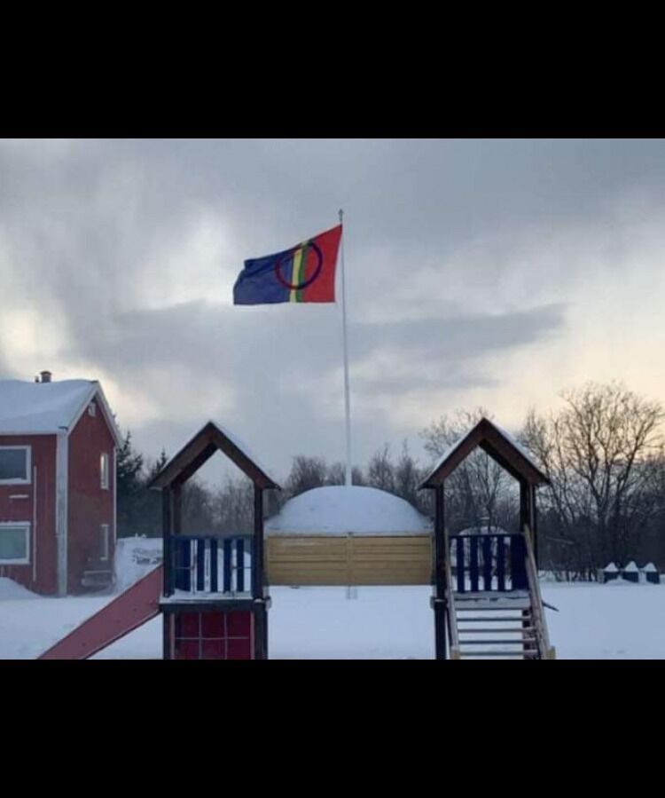 Sameflagget var på plass i Børselv.
 Foto: Privat