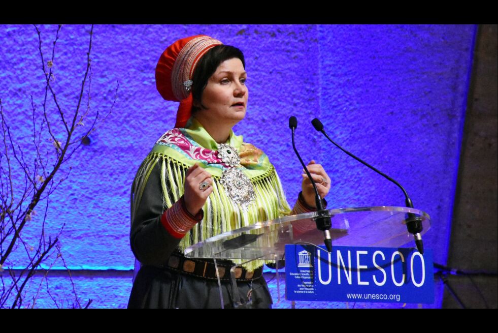 Sametingspresident Aili Keskitalo, her under åpning av 2019 FNs internasjonale år for urfolksspråk i Paris i januar. 15.- 19. juli skal hun og politisk rådgiver Eirik Larsen av sted til Genève, Sveits for å delta i feiring av urfolksspråkåret og møte i UNESCOs styringsgruppa for året. Samtidig er det den 12. sesjonen til FNs ekspertmekanisme for urfolksrettigheter (Expert Mechanism on the Rights of Indigenous Peoples - EMRIP).
 Foto: Sametinget