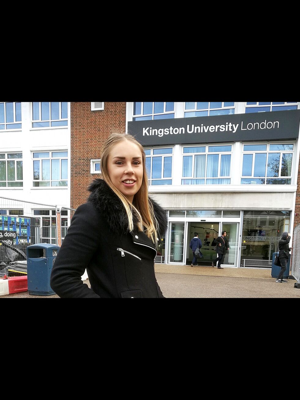 Elisabet Wilsgård stortrives med studiested i London. Tanaværingen, som snakker samisk, går i en klasse med 44 elever der hun daglig hører 10-11 språk rundt seg. 
– Det er et spennende og multikulturelt studiested, sier hun til Ságat.
 Foto: Erik Brenli