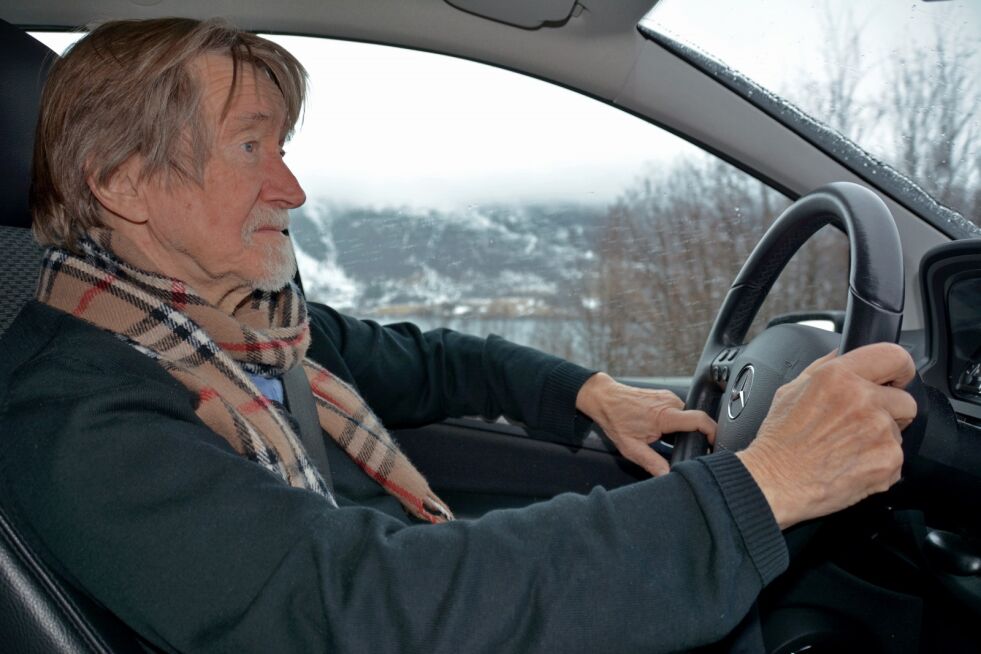 Vi møttes på Esso ved Tromsøbrua. Først vurderte vi rasfaren, før vi la ut på kjøreturen til Manndalen for å diskutere gruvedrift
 Foto: Elin Margrethe Wersland