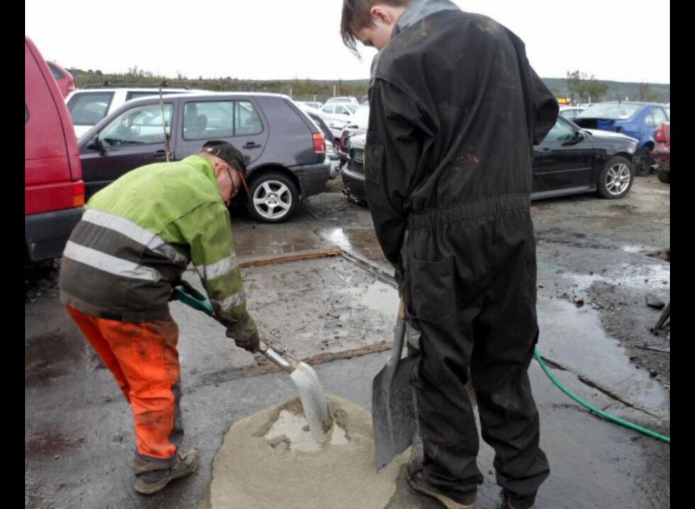 Eierne av Varanger Bil Demontering AS ønsker å rette opp feilene så fort som mulig. Her bilde fra feilretting som er sendt fylkesmannen.
 Foto: Arkiv