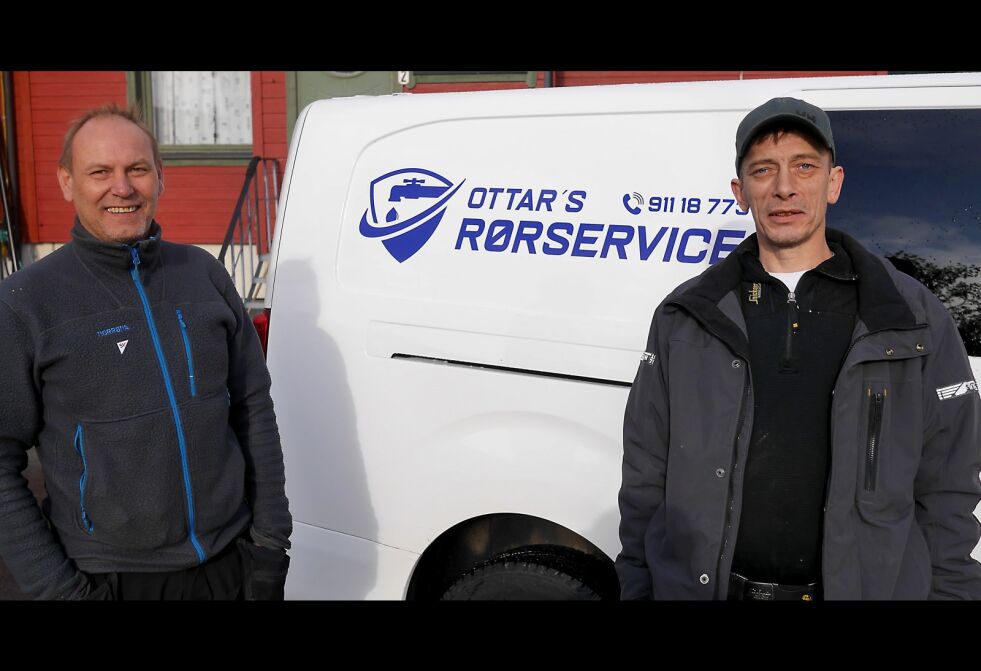Ottar Hansen (til venstre) og Ronny Pettersen har startet opp firmaet «Ottars rørservice» i Honningsvåg.
 Foto: Geir Johansen
