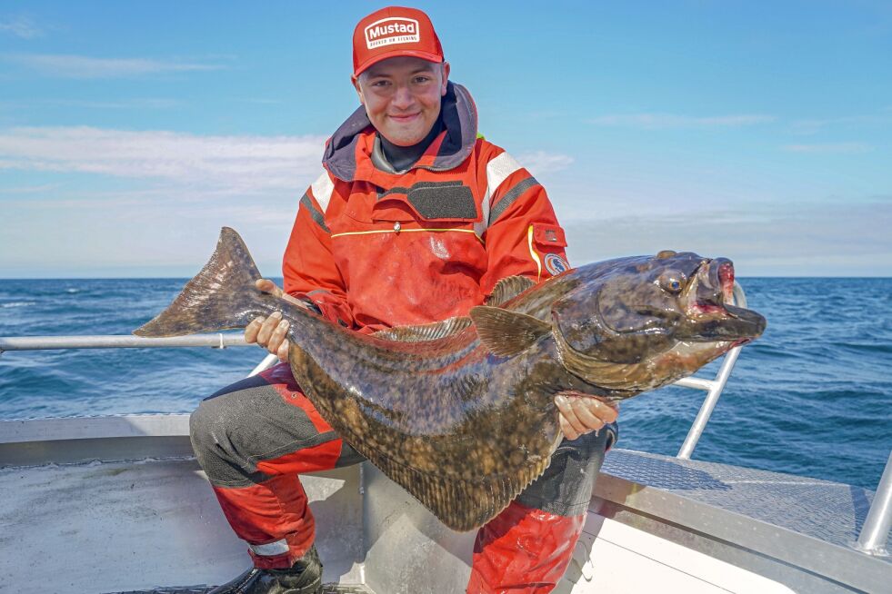 Artsfiske innebærer også at man fisker mer kjente fiskeslag. Her har Bilal fisket ei kveite som veide 17 kilo utenfor Sørøya. Den største kveita han har fisket med stang veide 47,3 kilo.
 Foto: Bilal Saab