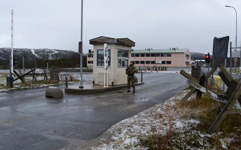 Staten ved Forsvarsdepartementet og Forsvarsbygg, ønsker total bruksrett over områdene de har festeavtale til i Porsanger kommune. Dette står i en rettighetsmelding sendt til Finnmarkskommisjonen. Arkivfoto: Kristin Humstad