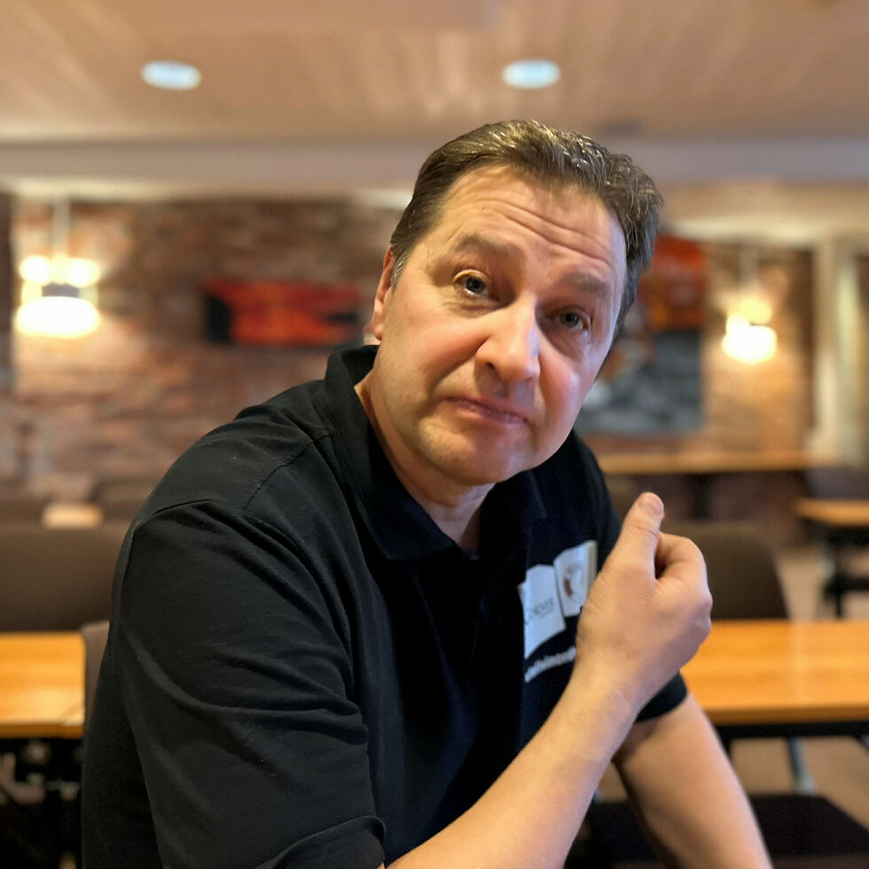 Odd Arne Nilsen rister på hodet som en oppsummering av badstusaken.
 Foto: Jan Olsen