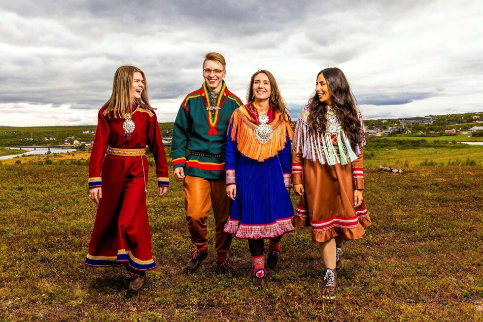 De samiske veiviserne Ane Malene Nordeng, Nathaniel Holan Larsen, Emma Elliane Oskal Valkeapää og  Ida Emilie Marakatt Lindseth er klar for Røros..
 Foto: Samiske veivisere/ Mads Suhr Pettersen