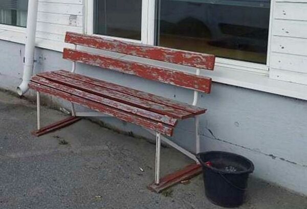 Mystisk renovering av benken