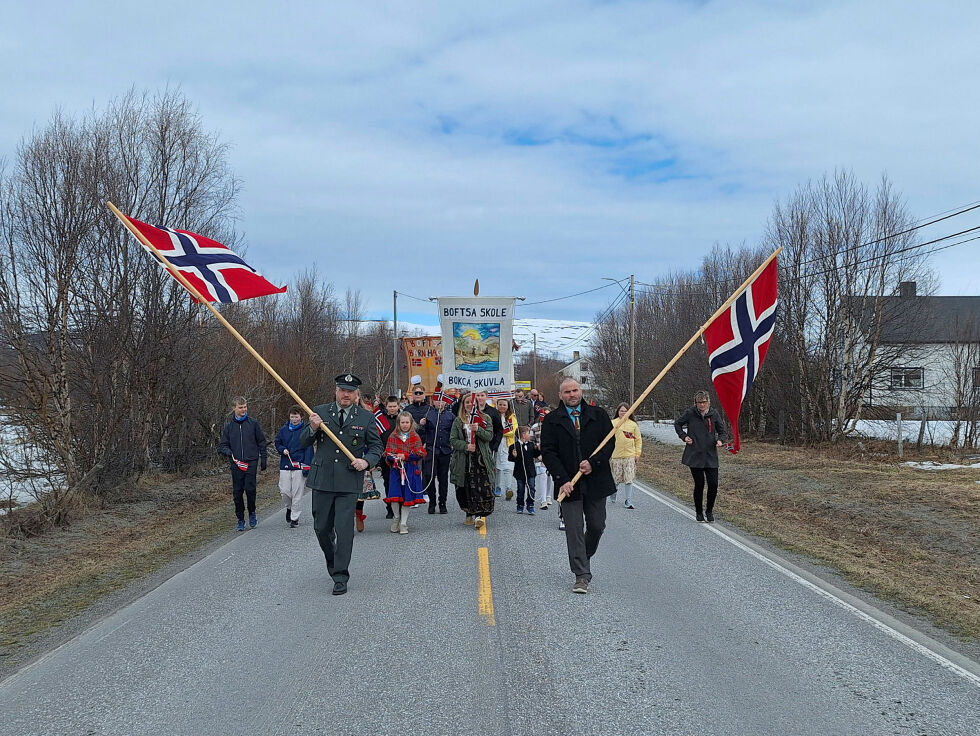 Det ble et langt 17. mai-tog i Nedre Tana i år.
 Foto: Torbjørn Monsen