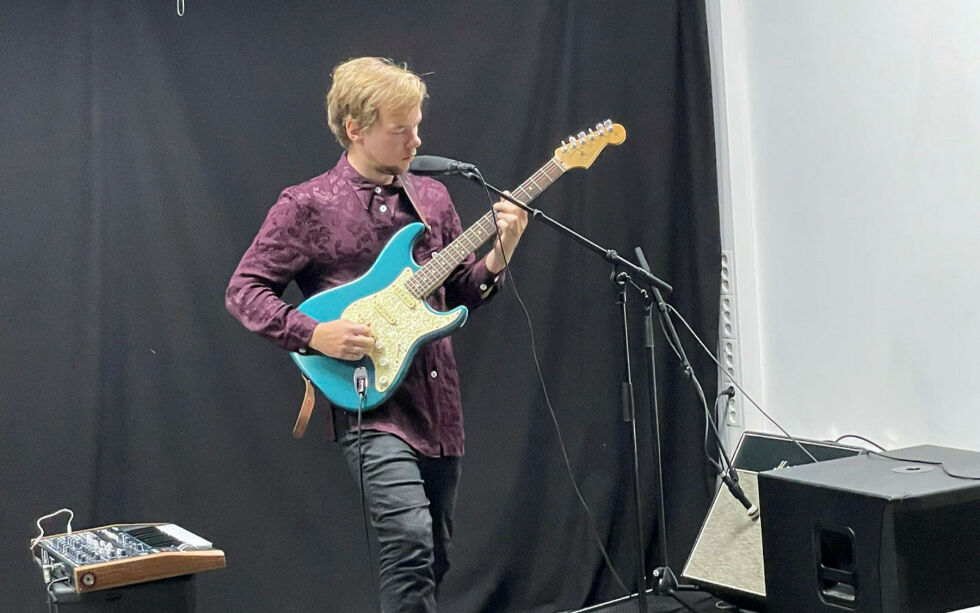 Os­lo kul­tur­natt er en årlig mulig­het til å bli kjent med det fan­tas­tiske kul­tur­liv­et Os­lo har. På sam­isk hus kunne musikk­glade men­nes­ker ta tur­en innom for å opp­leve musi­ke­ren Viktor Bom­stad.
 Foto: Hannah Persen