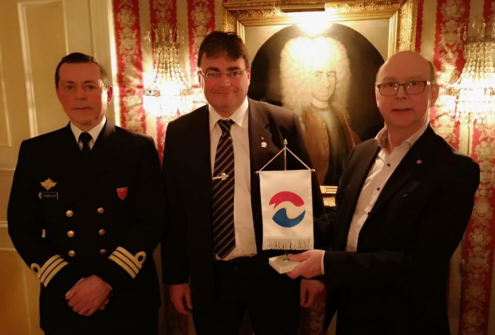 Nordkalottrådet møttes nylig i Vadsø og Vardø. Bildet viser kommandant Odd Inge Haravik, Remi Strand, Glenn Berggård fra Norrbotten.
 Foto: Markus Karlsen, FFK