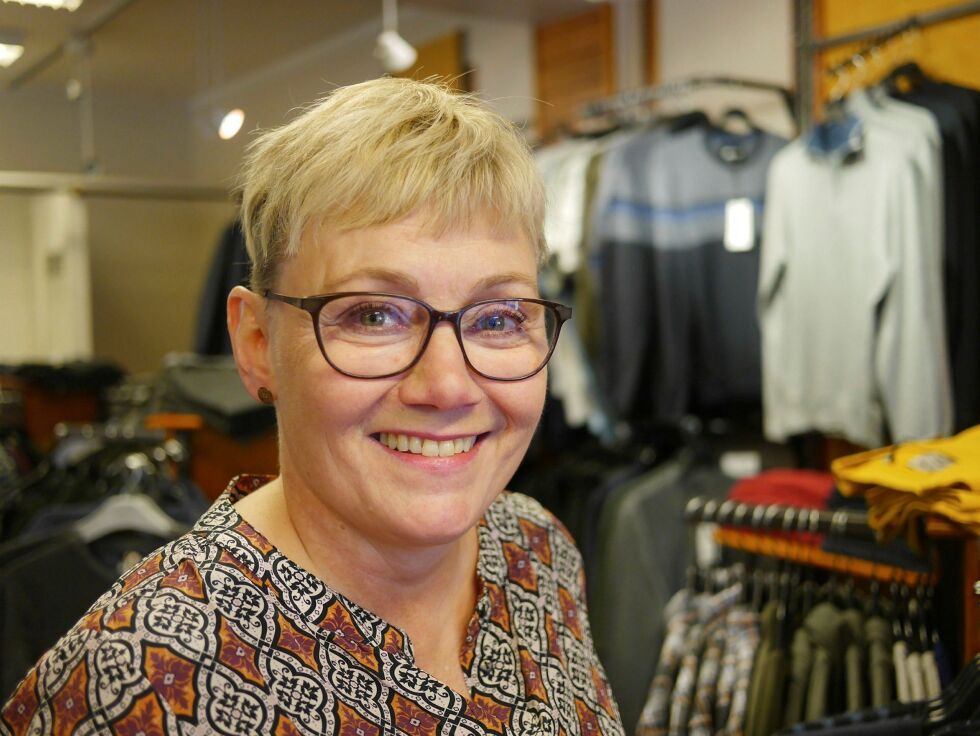 – Etter mer enn ett år med pandemi har salget gått bedre enn forventet. Jeg ser optimistisk på fremtiden, sier daglig leder for butikk Karl A. Hansen i Honningsvåg, Linda Hansen. Arkivfoto: Geir Johansen