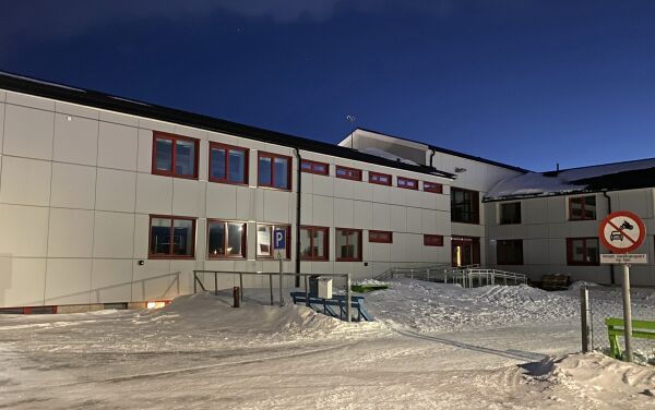 To skoleklasser i Lakselv settes i 10 dagers karantene