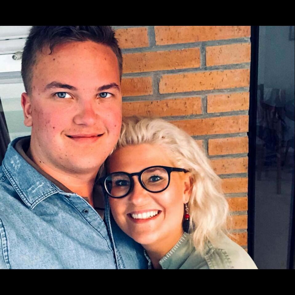 Ved siden av å samle inn penger til MS-forskning ønsker Gustav å spre informasjon om sykdommen. Av egen erfaring vet han at dette er en sykdom folk flest vet lite om, med mindre de selv er rammet på et vis. Her er han sammen med kona Mariana.
 Foto: June Helén Bjørnback