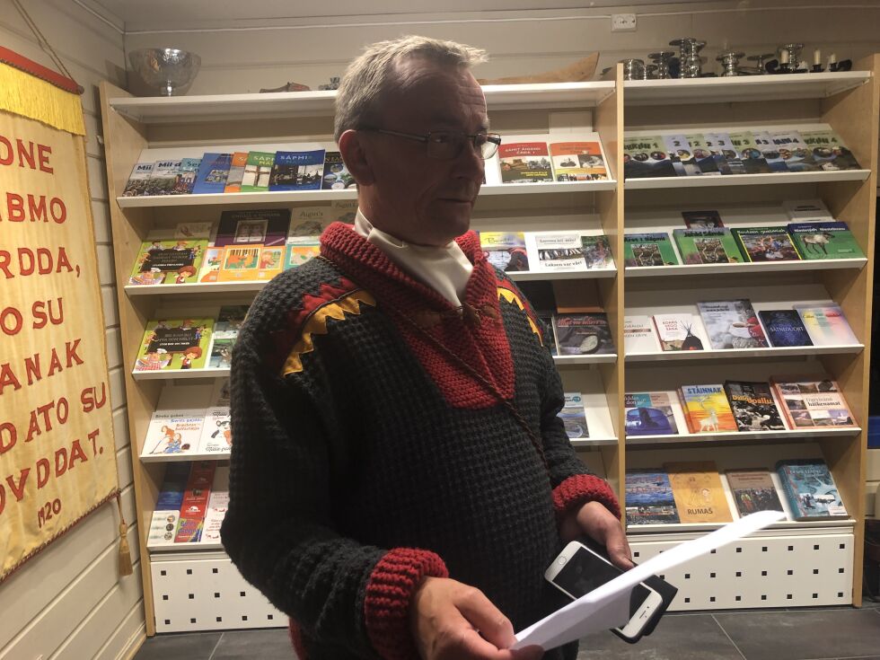 Odd Ivar Solbakk og Samelista håper på å få inn stemmer fra Tana bru.
 Foto: Birgitte Wisur Olsen