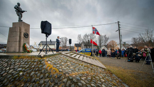 Balanserte seg til fin og verdig seremoni