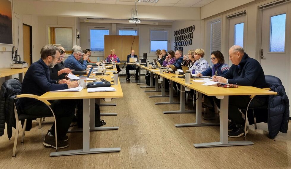 Kommunestyrerepresentantene i Nesseby er enige om at det må gjøres til dels store kutt i drifta i kommunen – spesielt innenfor skole samt helse og omsorg.
 Foto: Torbjørn Ittelin