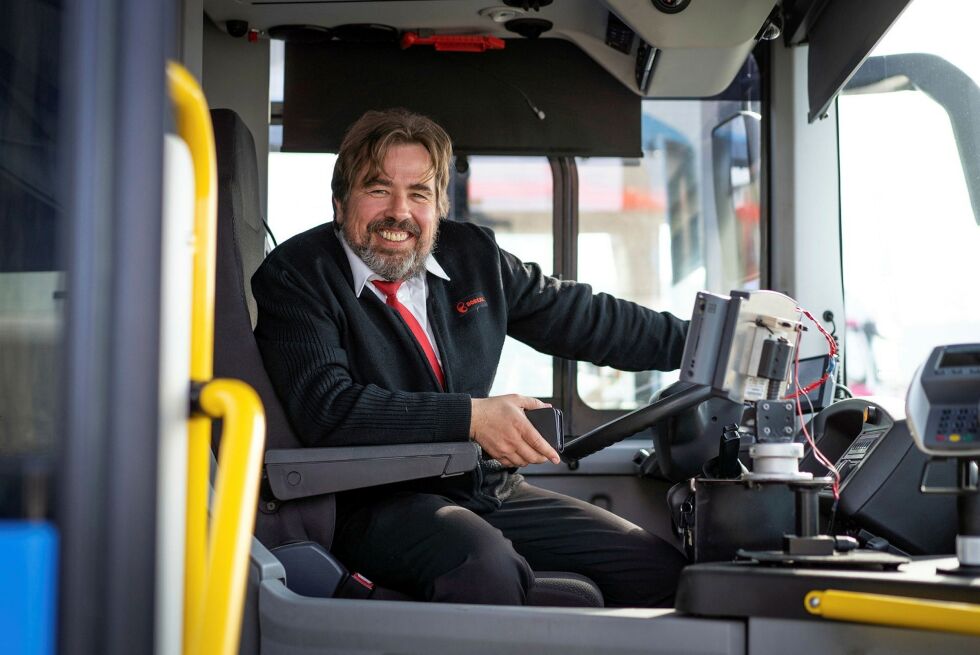 En bussjå­før er en mann med godt hu­mør!
 Foto: Therese N. Andersen