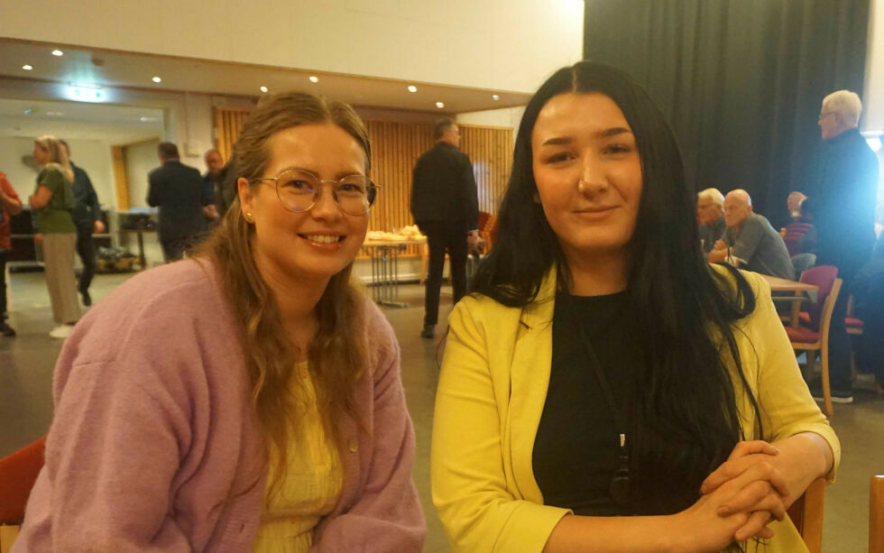 Susanne Gamst (til høyre) holdt foredrag om hvorfor hun valgte å flytte hjem igjen under arrangement «Lys mellom husan» på Turn tirsdag 27. august. Sammen med henne sitter HR- og kvalitetsleder i InfraNord SA, Hilde-Kristin Strand Bertheussen.
 Foto: Geir Johansen