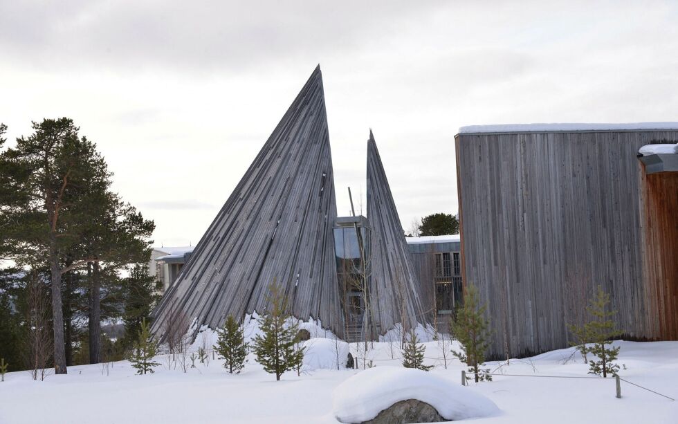 Sametinget med plenumsbygg en vinterdag. Foto: Stein Torger Svala