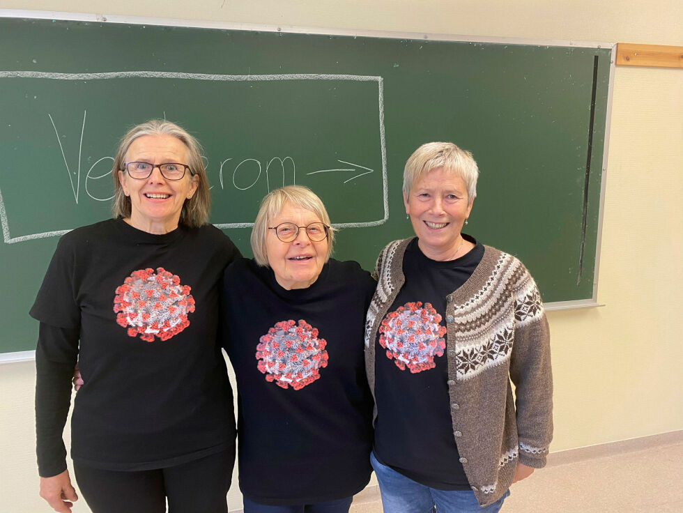 Pensjonistene (fra venstre) Inger Wosnitza, Grethe Skaugen Monsen og Lisbeth Norbergsen har satt et utall vaksiner de siste to åra, og var glade for å være tilbake og bidra til folkehelsen.
 Foto: Hallgeir Henriksen