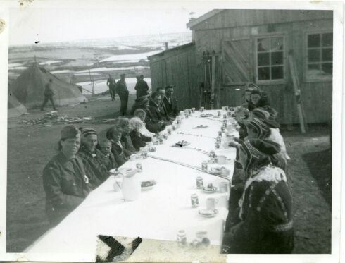 Vafler og kakao i Kautokeino våren 1945
