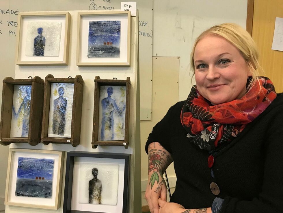 Siv Johansen holder til på yttersida av Hadseløya, der hun driver Galleri Uver. I de samme lokalene holder også Elisabeth Fauske hus med hennes egen Betty´s Tesalong.
 Foto: Roger Albrigtsen