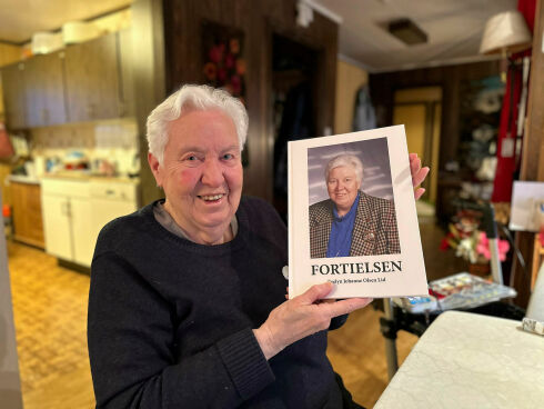 Evelyn med bok om sitt liv