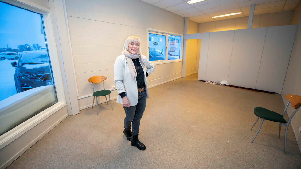 – Det lokalet har jeg hatt lyst på i alle de årene jeg har drevet LUN. Jeg har hele tiden tenkt på at det har vært et alternativt lokale for å utvide butikken og nå er muligheten her, sier Tina Charlotte Johansen på LUN klær & interiør i Lakselv.
 Foto: Cecilie Bergan Stuedal